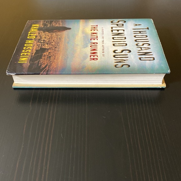 A Thousand Splendid Suns - Khaled Hosseini (Copy 2) - Picture 8 of 14